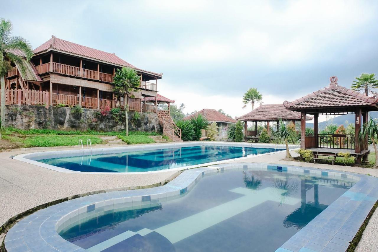 Capital O 892 Grand Pujon View Hotel And Resort Бату Экстерьер фото